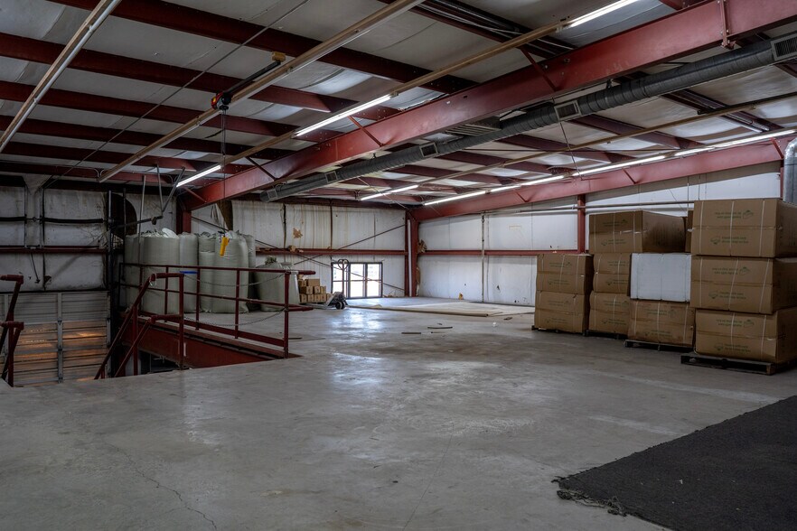 More Photos Of 4925 Avenue H, Rosenberg Warehouse For Lease