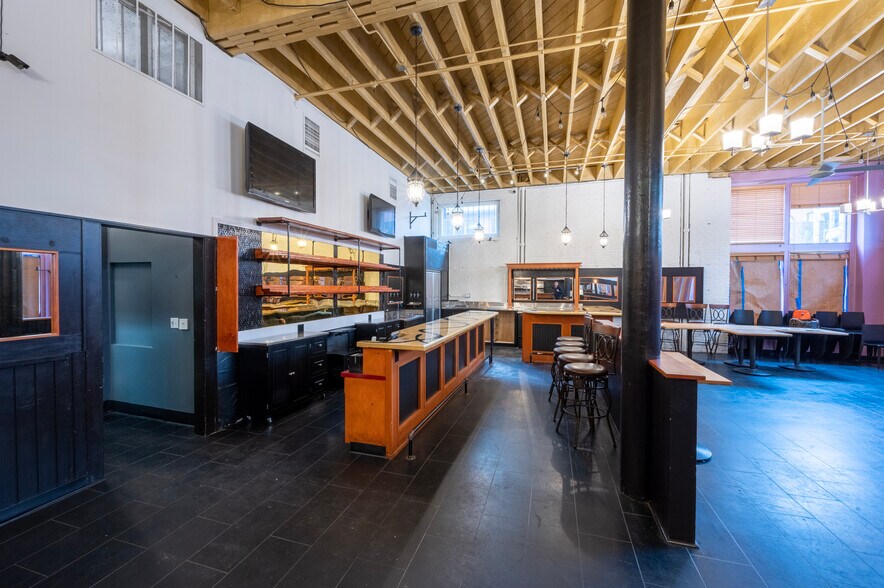 More Photos Of 221-277 SW Pine St, Portland Office For Sale