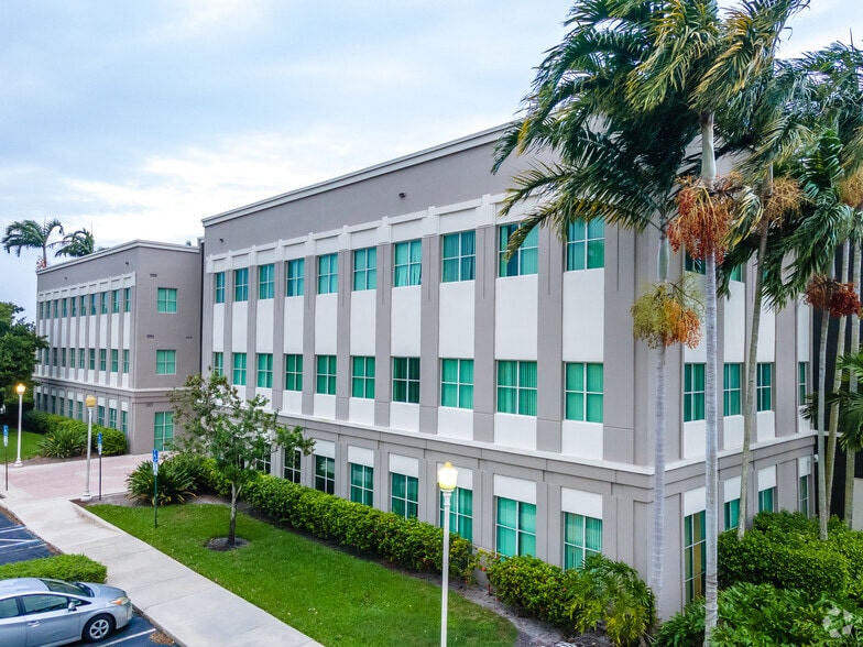 More Photos Of 7951 SW 6th St, Plantation Office For Lease