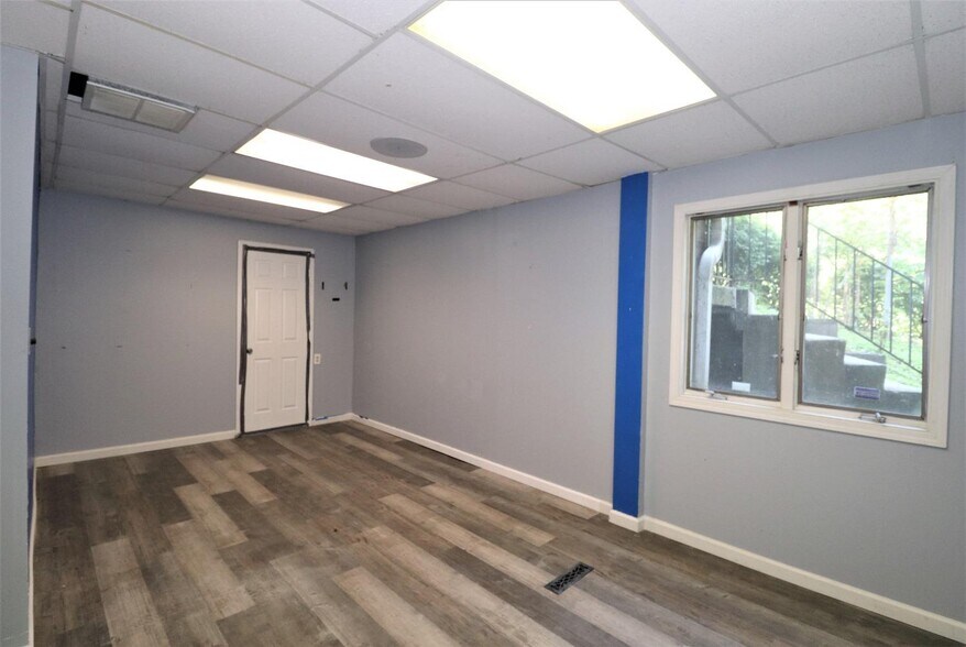 More Photos Of 954 W North Bend Rd, Cincinnati Office For Lease
