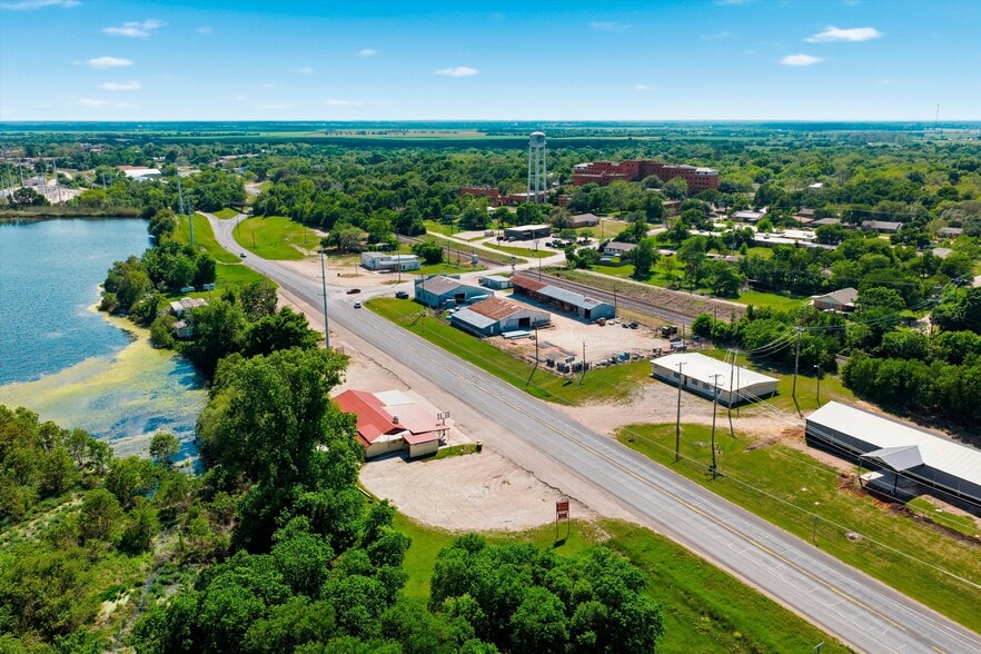 More Photos Of 1008 State Highway 6, Marlin Warehouse For Sale