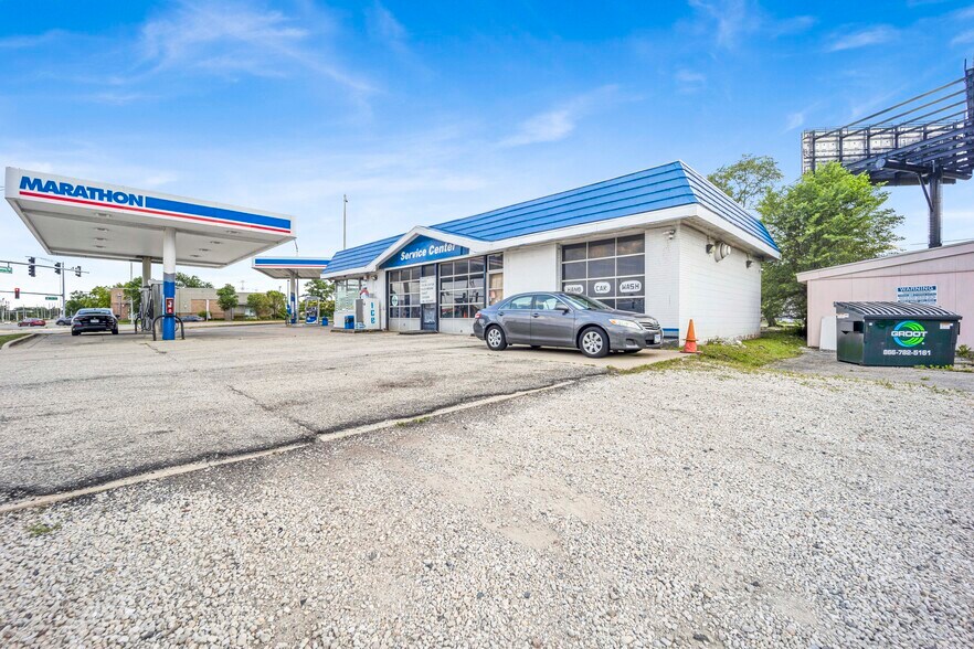 More Photos Of 21W042 Lake St, Addison Service Station For Sale