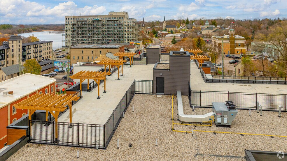 More Photos Of 16 Queen St W, Cambridge Apartments For Lease