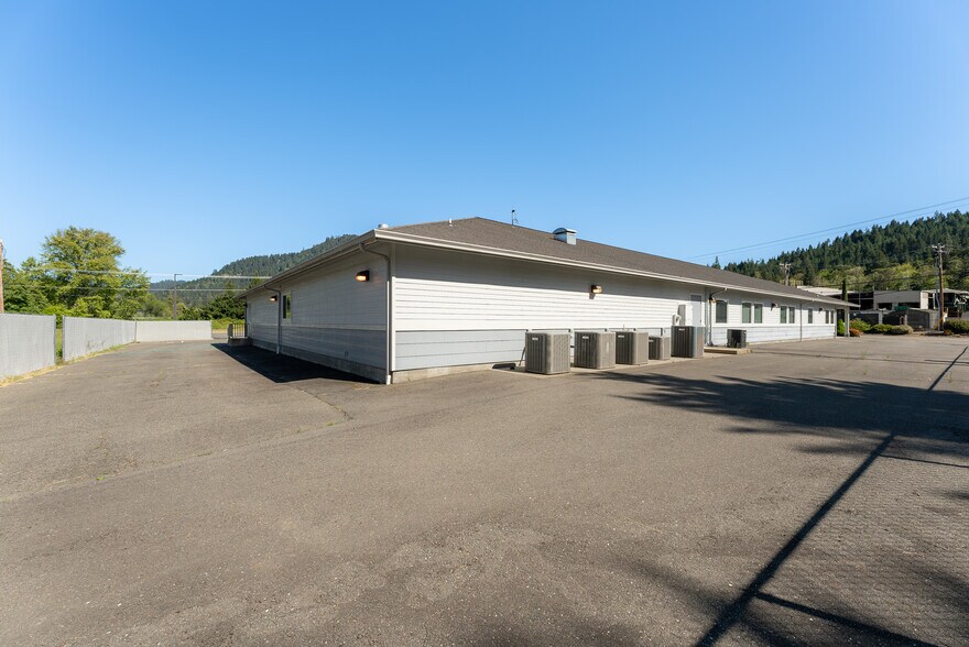 More Photos Of 2665 Glendale Valley Rd, Glendale Office For Sale