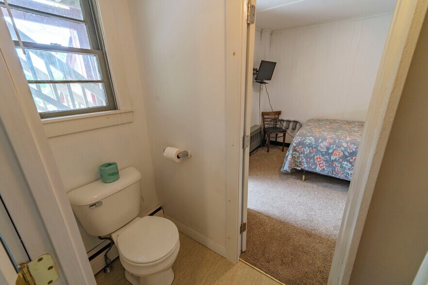 More Photos Of 6 Abroad Rd, West Dover Hotel For Sale