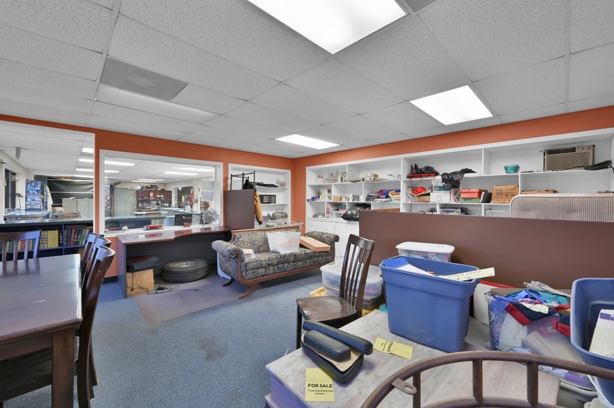 More Photos Of 2819 Louetta Rd, Spring Showroom For Lease