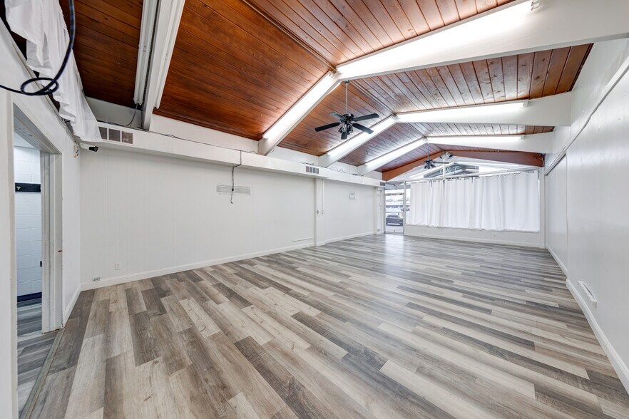 More Photos Of 5218-5230 Keystone Ct, Indianapolis Unknown For Lease