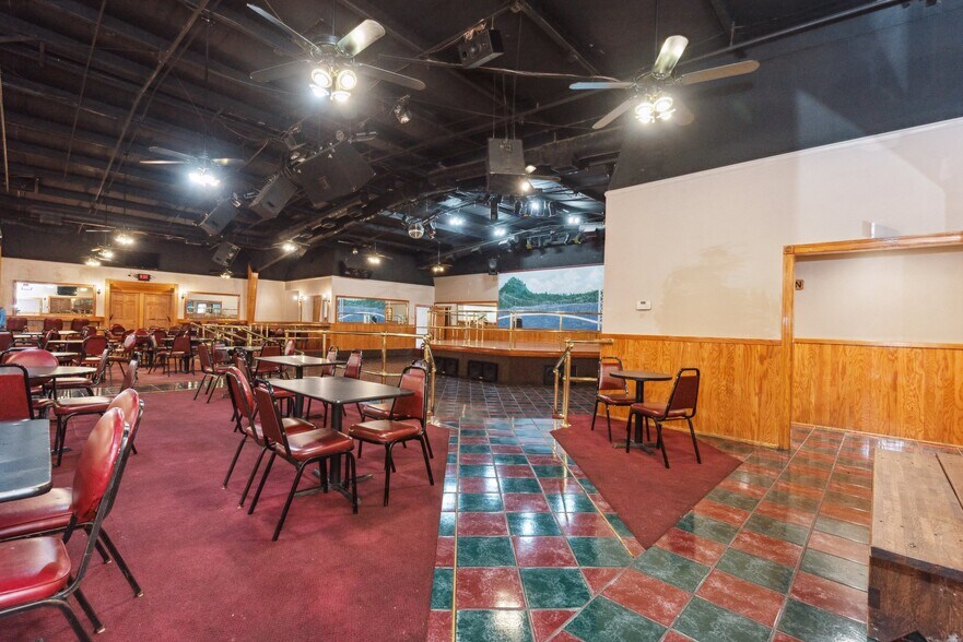 More Photos Of 470 Tucker Dr, Maysville Storefront Retail Office For Sale