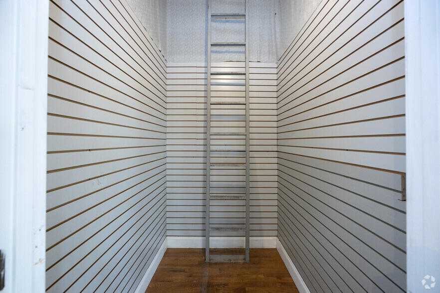 More Photos Of 123 W Main St, Buford General Retail For Sale