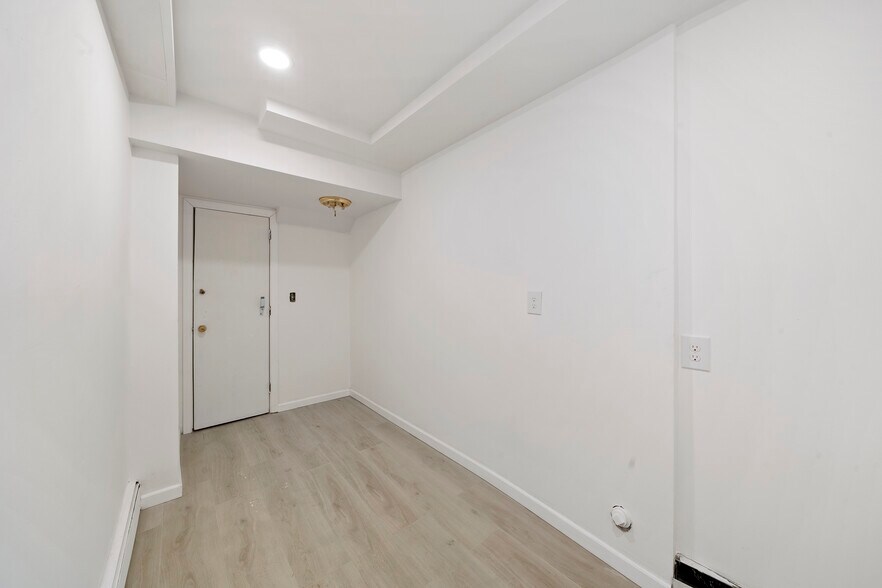 More Photos Of 15009 89th St, Howard Beach Office Residential For Lease