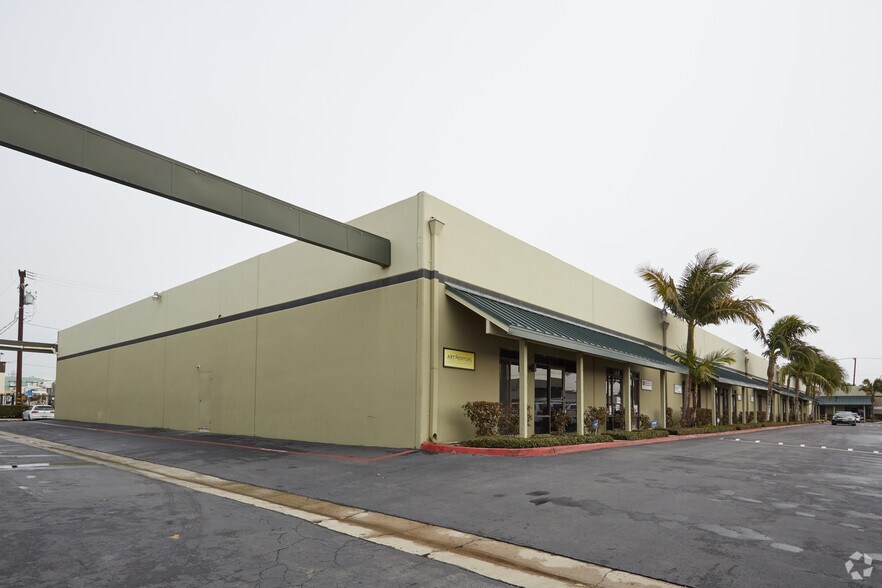 More Photos Of 16182 Gothard St, Huntington Beach Light Manufacturing For Lease