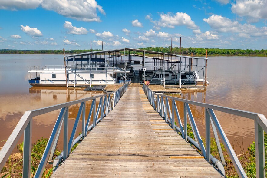 More Photos Of 3501 Westport Marina Rd, Cleveland Specialty For Sale