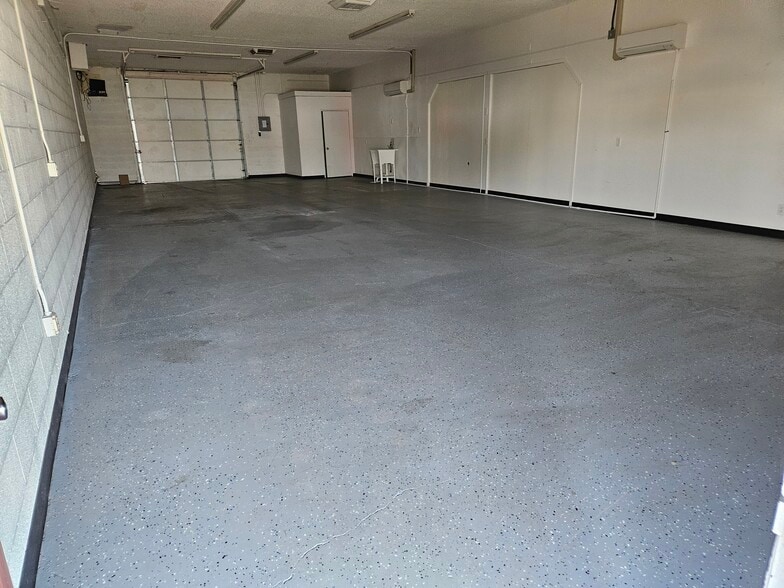 More Photos Of 2064 Plaza Dr, Bullhead City Flex For Lease