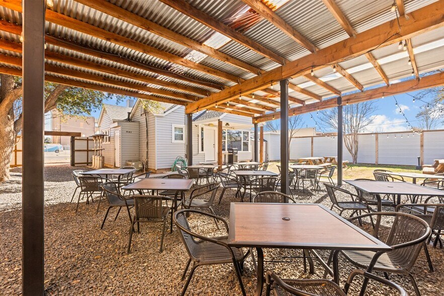More Photos Of 615 N Sam Houston Ave, Odessa Restaurant For Sale