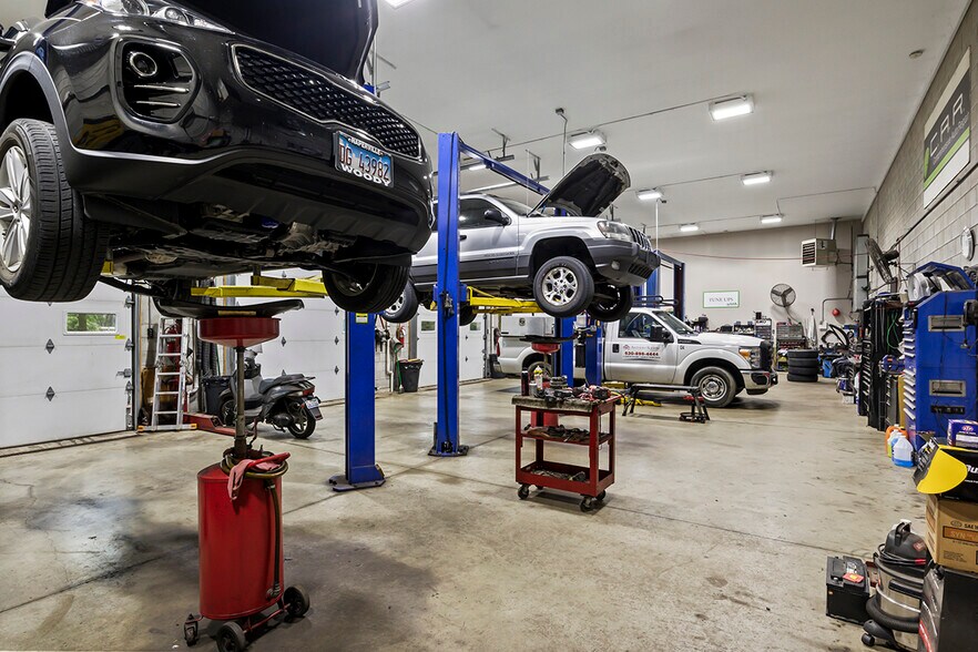 More Photos Of 2940 Weber Dr, Aurora Auto Repair For Sale