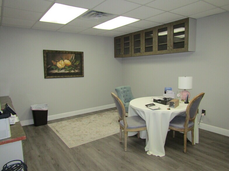 More Photos Of 521 N Lewis St, New Iberia Freestanding For Sale