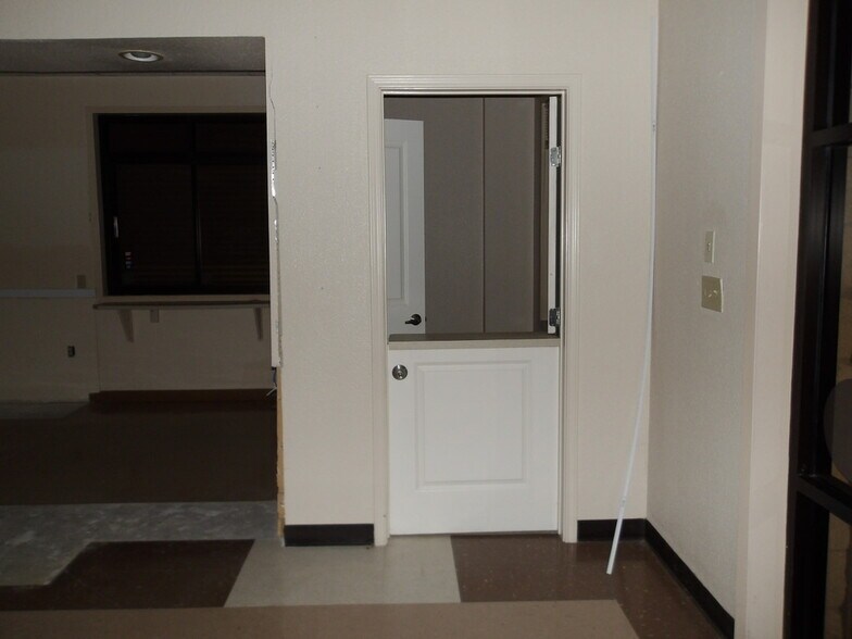 More Photos Of 707 W Sesame Dr, Harlingen Office For Sale