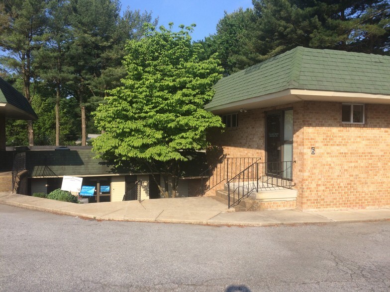 More Photos Of 201 Possum Park Rd, Newark Medical For Lease