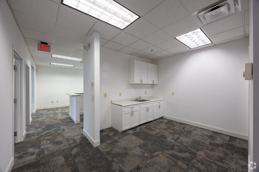 More Photos Of 695 Mansell Rd, Roswell Unknown For Lease