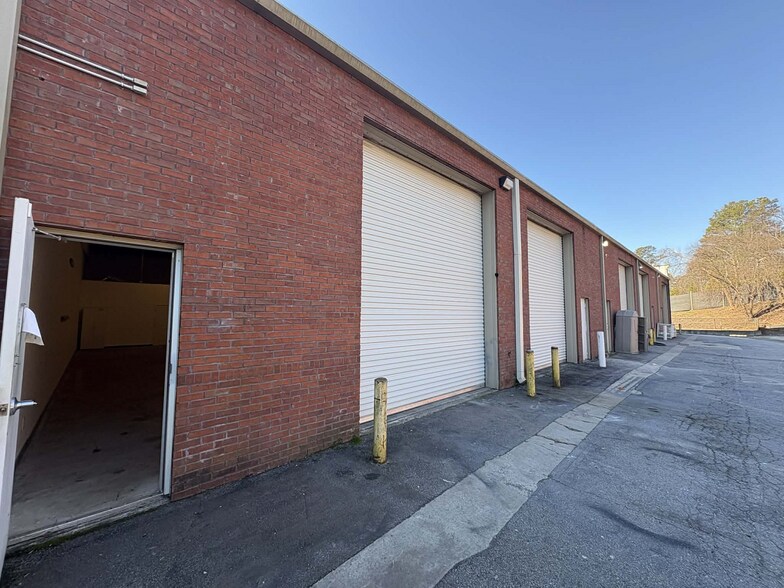 More Photos Of 2096 Buford Dam Rd, Buford Unknown For Lease