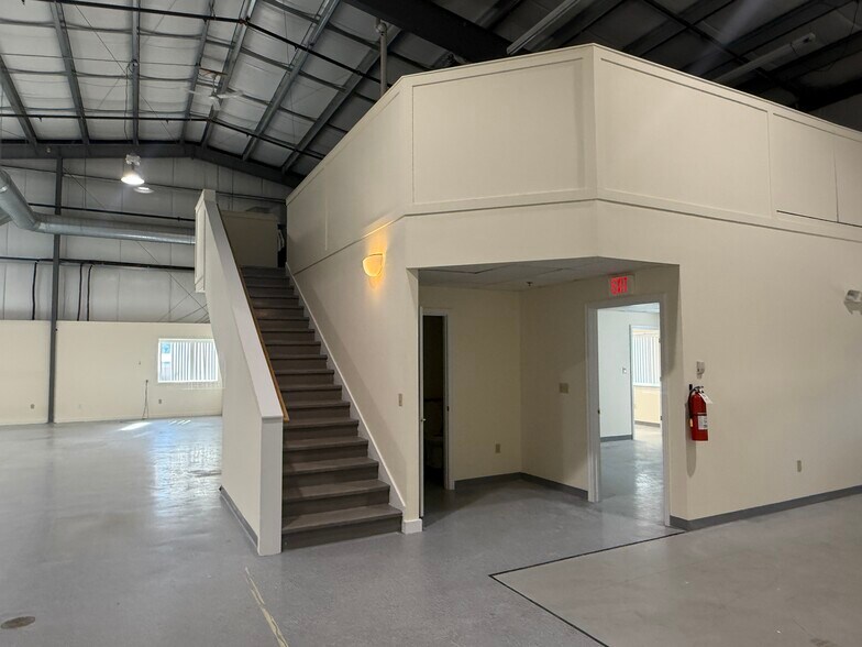 More Photos Of 12/14 Whitaker Way, Seabrook Light Distribution For Lease