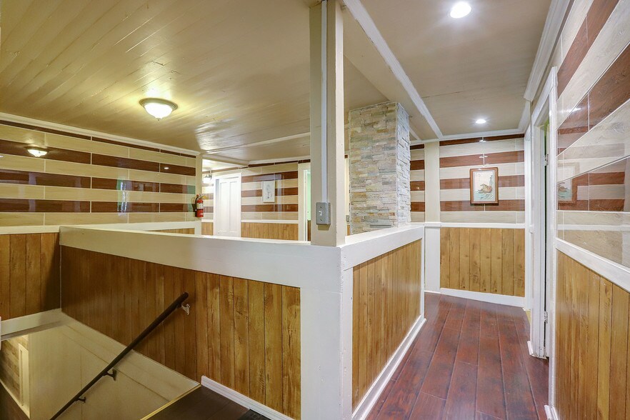 More Photos Of 212 Main St, Sierra City Hotel For Sale