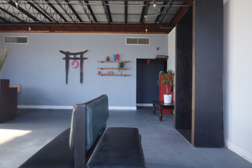 More Photos Of 1016 W Church St, Orlando Showroom For Lease