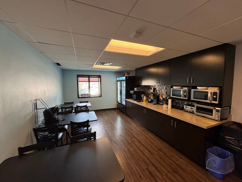 More Photos Of 2445A Old Philadelphia Pike, Lancaster Flex For Lease