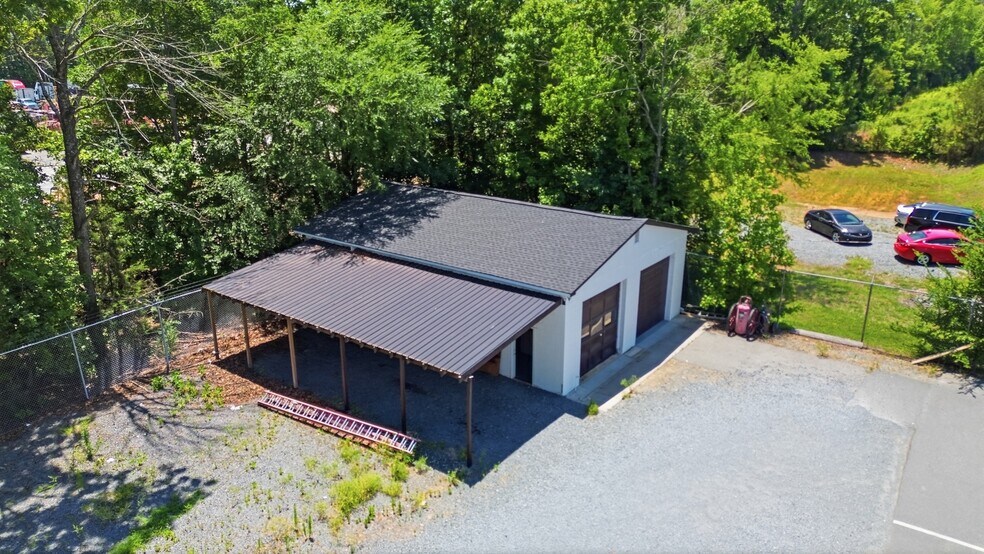 More Photos Of 13142 Albemarle Rd, Mint Hill Light Distribution For Sale