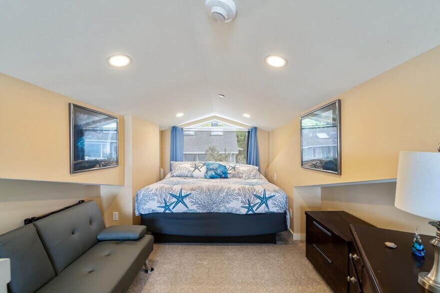 More Photos Of 1505 Pacific Ave NW, Oceanside Hotel For Sale