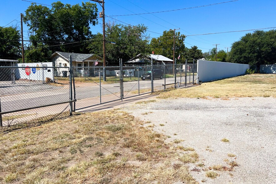 More Photos Of 231 Central Fwy E, Wichita Falls Land For Sale