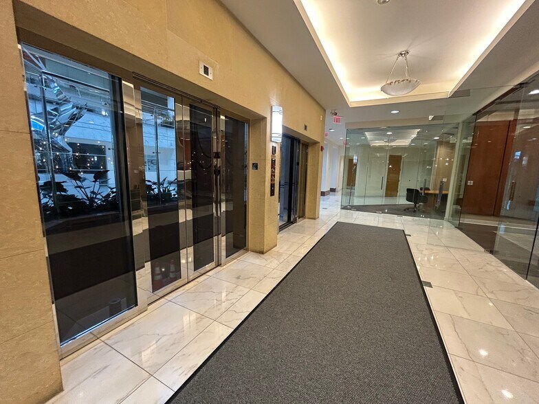 More Photos Of 600 N Buffalo Grove Rd, Buffalo Grove Office For Lease
