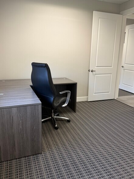 More Photos Of 633 E Fernhurst Dr, Katy Medical For Lease