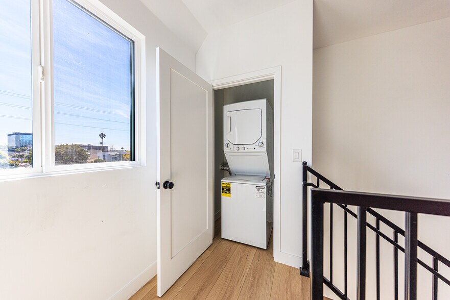 More Photos Of 1954-1958 Purdue Ave, Los Angeles Apartments For Sale