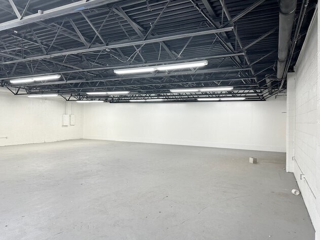 More Photos Of 541 Roosevelt Ave, San Antonio Warehouse For Lease