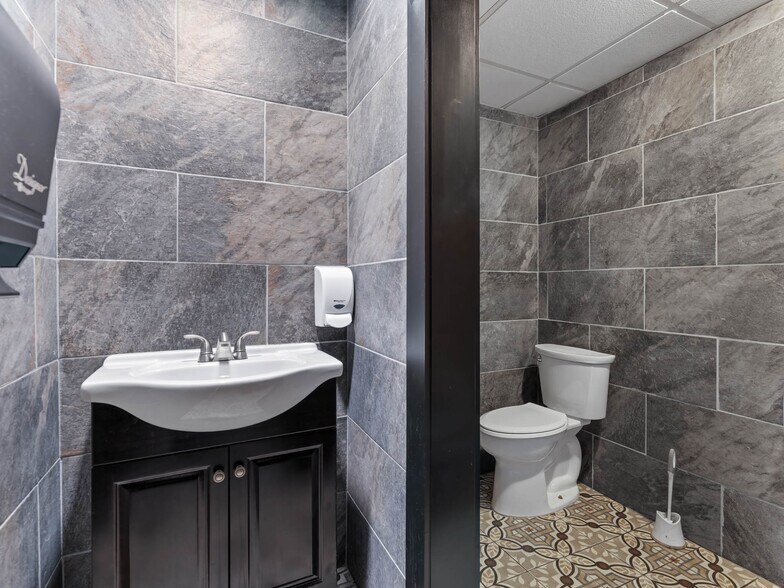 More Photos Of 176 Columbus Ave, Pawtucket General Retail For Sale