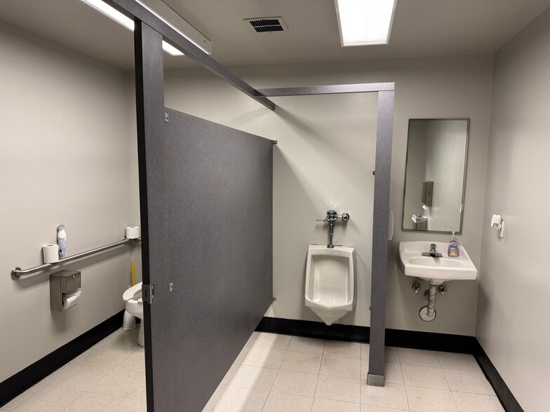 More Photos Of 1012 11th St, Modesto Office For Lease