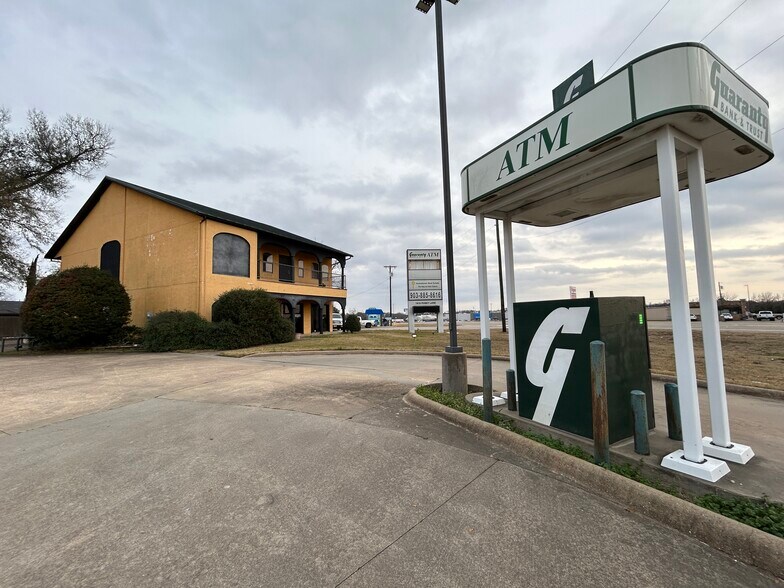 More Photos Of 1610 Posey Ln, Sulphur Springs Office For Sale