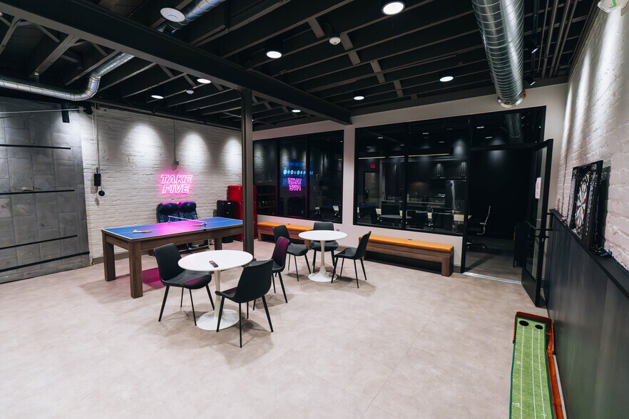 More Photos Of 629 Broadway St, Knoxville Office For Lease