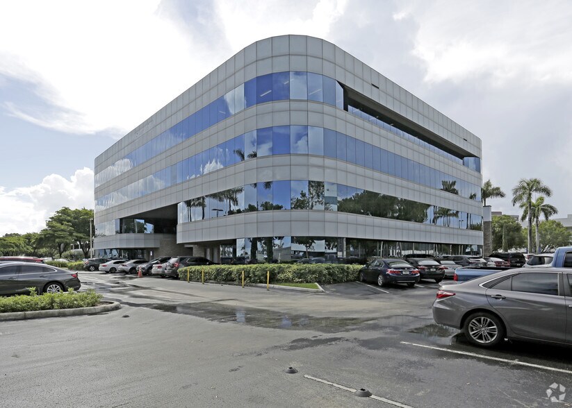 More Photos Of 5835 Waterford District Dr, Miami Loft Creative Space For Lease