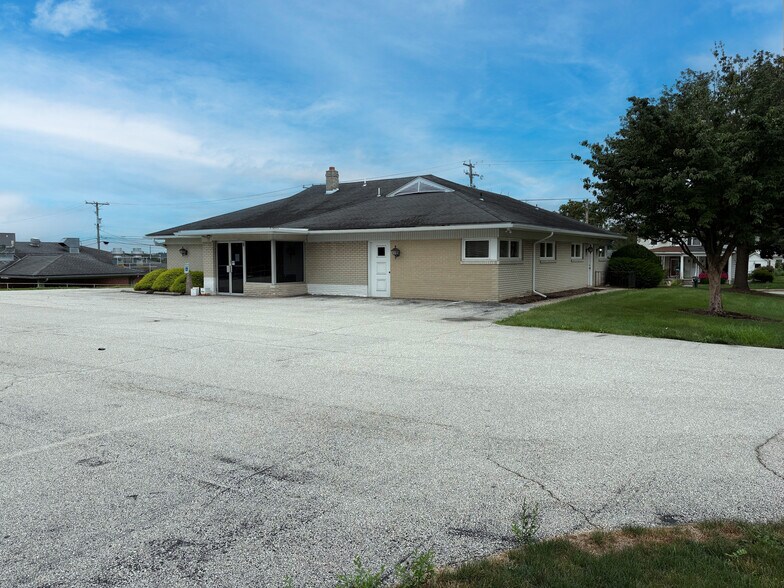 More Photos Of 810 Bonneview Rd, York Medical For Lease