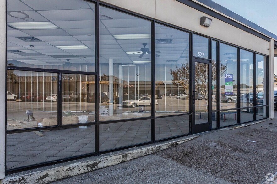 More Photos Of 3901-3939 S Polk St, Dallas Unknown For Lease