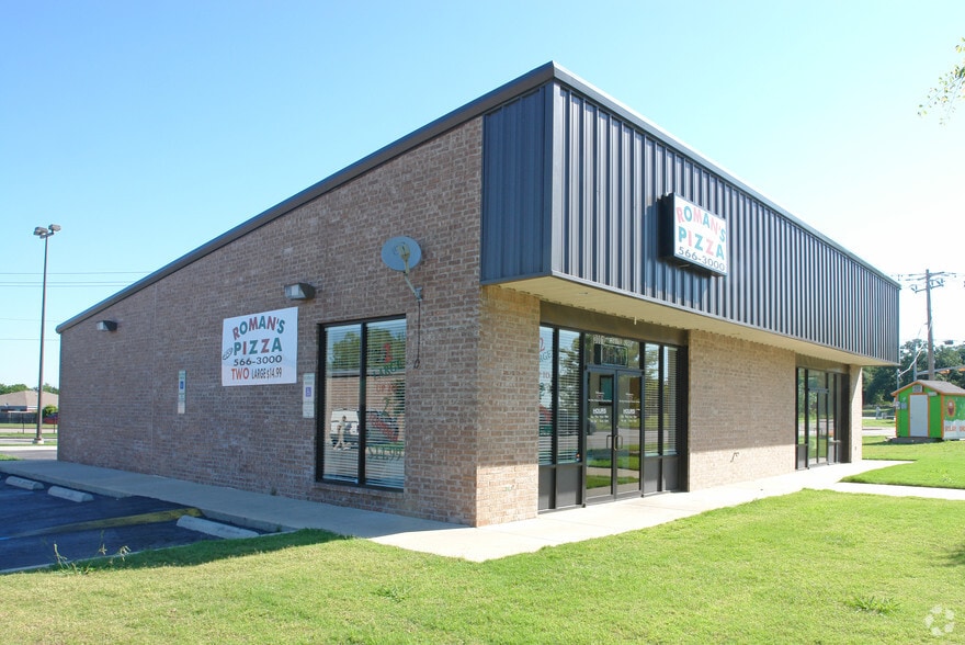 Primary Photo Of 3001 N Elm St, Denton Storefront For Sale