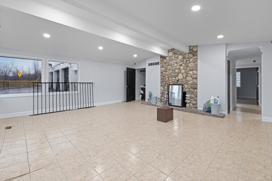 More Photos Of 2020 Dixie Hwy, Waterford Freestanding For Lease