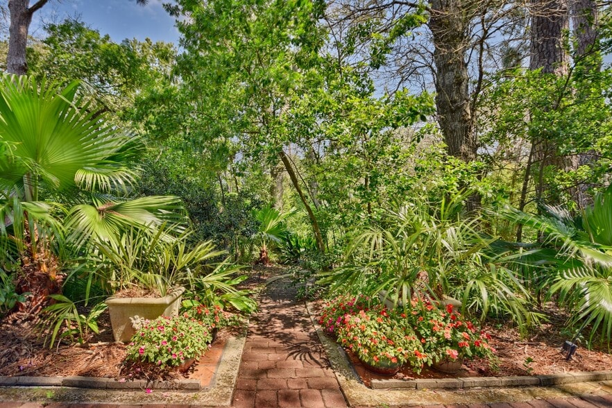 More Photos Of 1804 S Park St, Brenham Hospitality For Sale