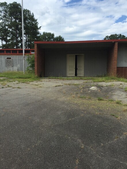 More Photos Of 1017 Dolvin Ave, Union Point Schools For Sale