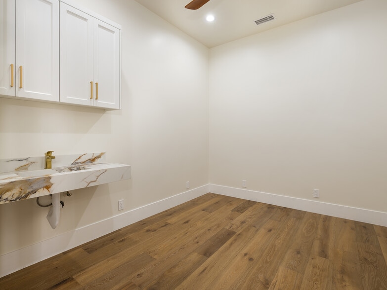 More Photos Of 1427 W 8th St, San Pedro Coworking Space