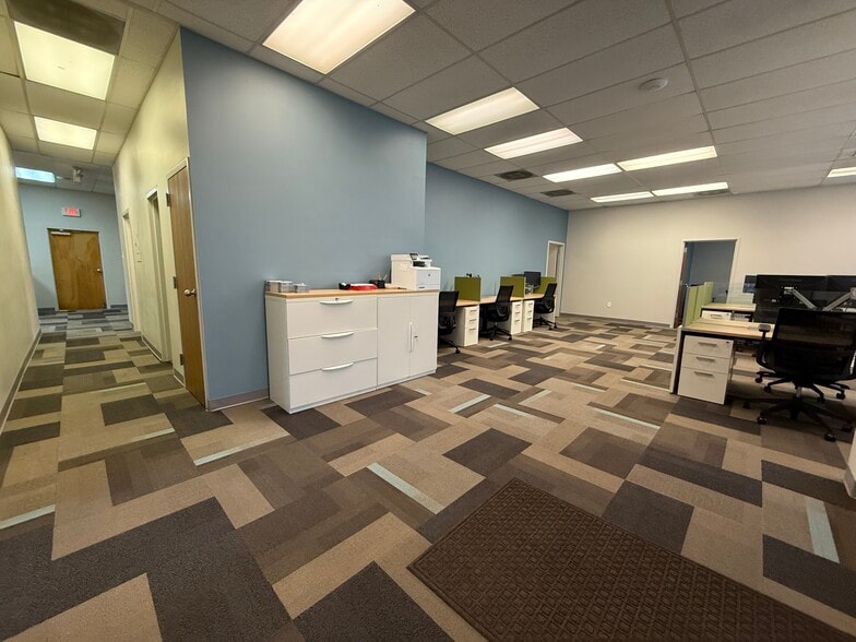 More Photos Of 2809 Banksville Rd, Pittsburgh Office For Lease