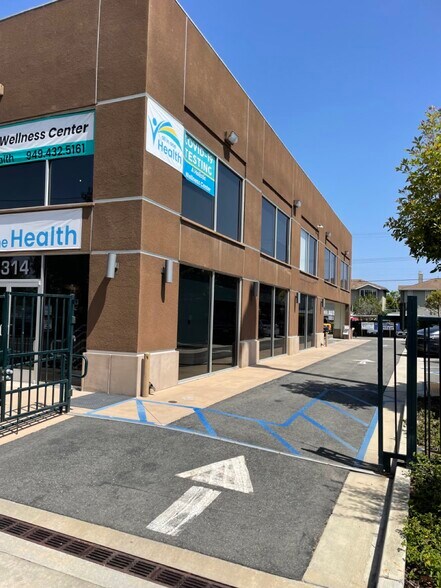 More Photos Of 2314 Newport Blvd, Costa Mesa Office For Lease