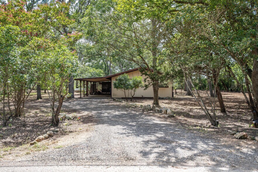 More Photos Of 22 Chaparral Dr, Fredericksburg Storefront Retail Office For Sale